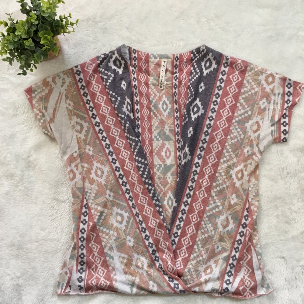 Tryst Colorful Twist Front Top